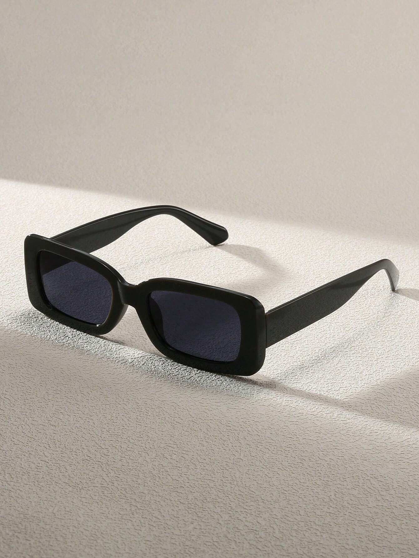 Fashionable Retro Style Sunglasses for Summer